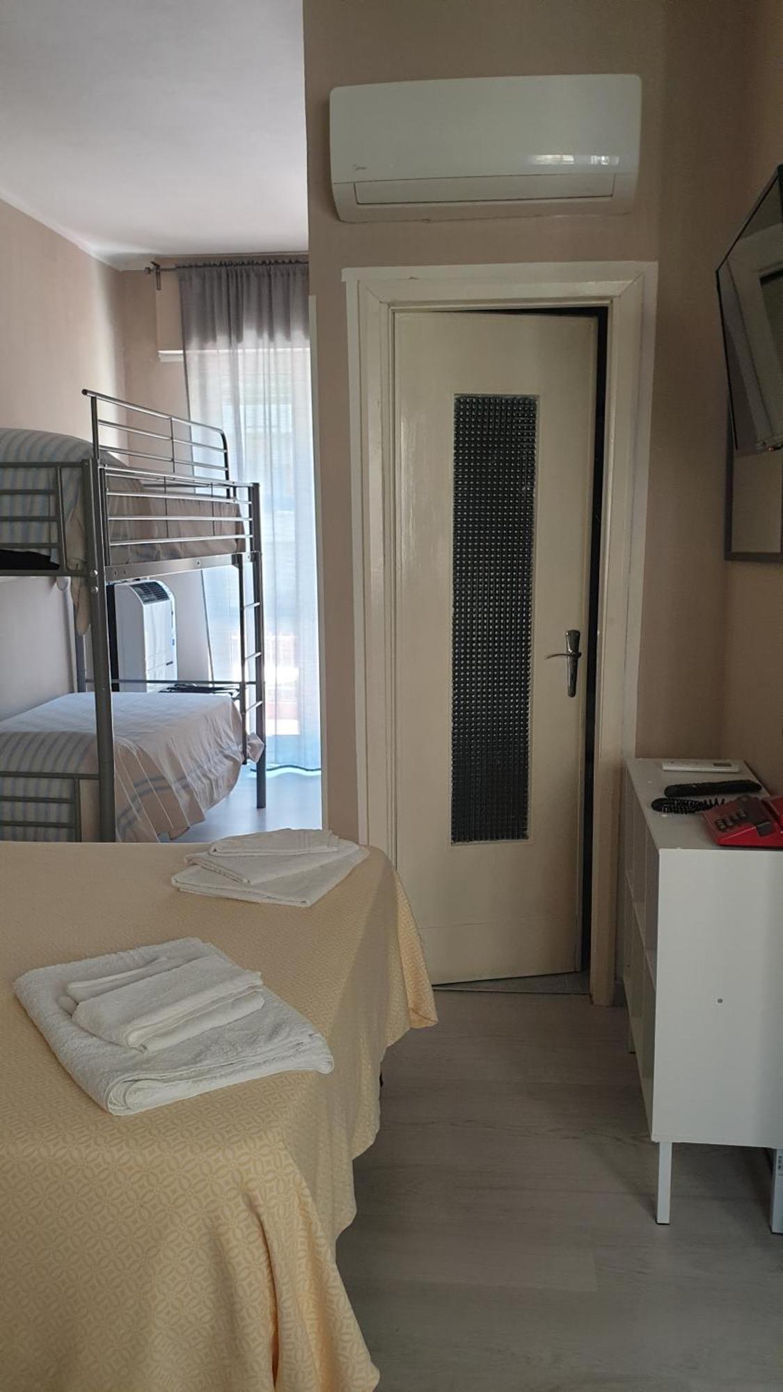 Piccolo Hotel Holiday Center 피날레리구레 외부 사진