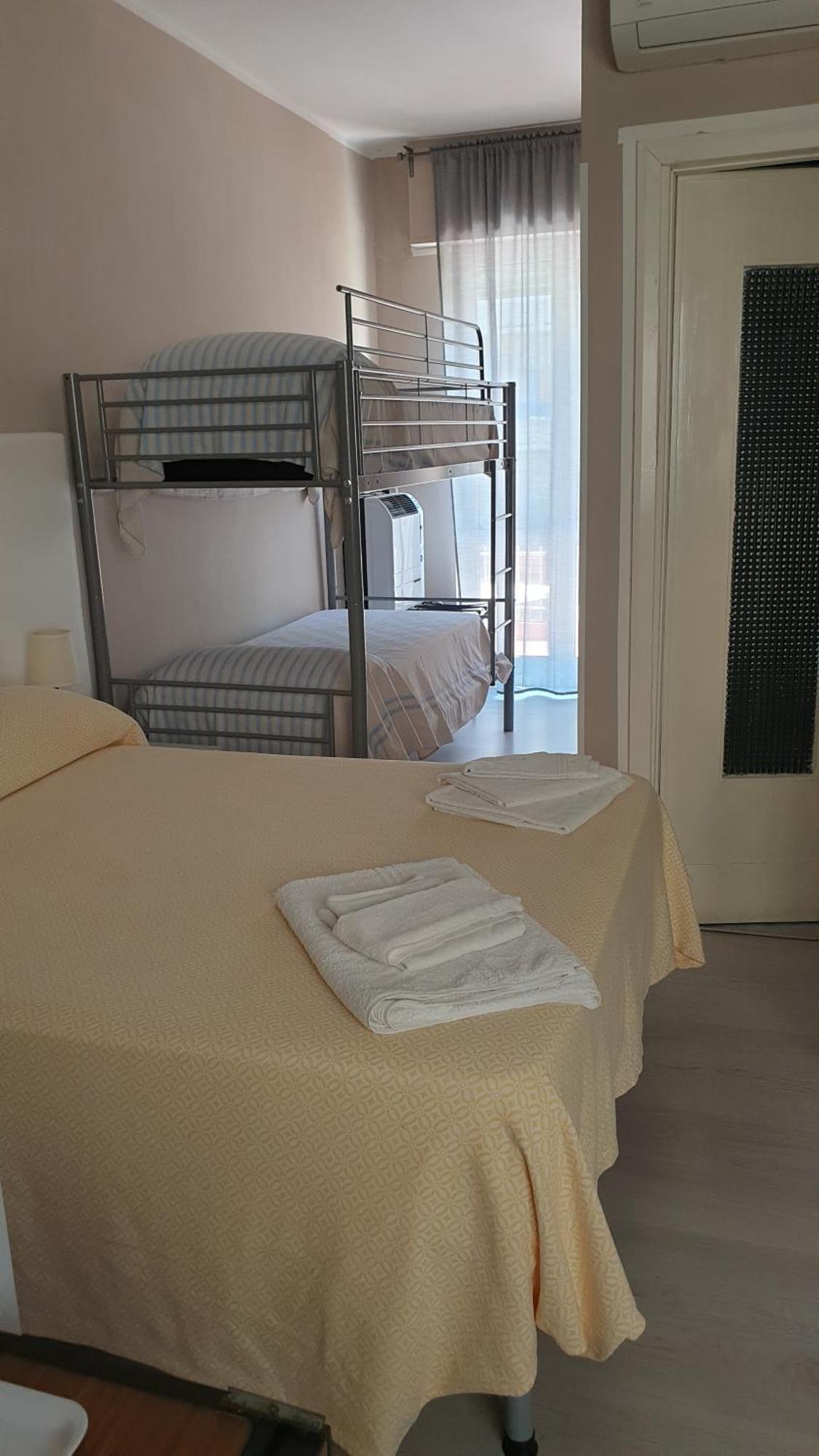 Piccolo Hotel Holiday Center 피날레리구레 외부 사진
